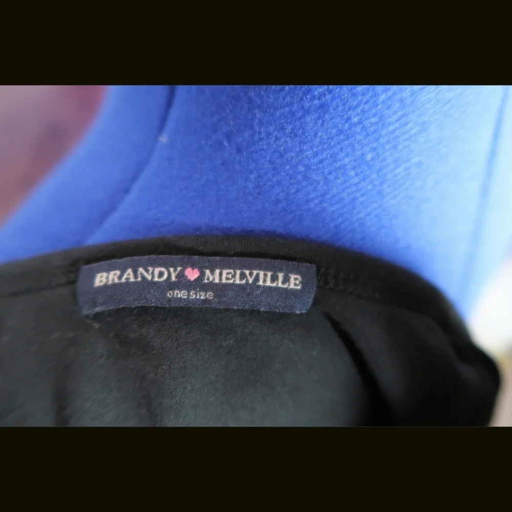 Brandy Melville Black Jimena Crop Top - Picture 5 of 7